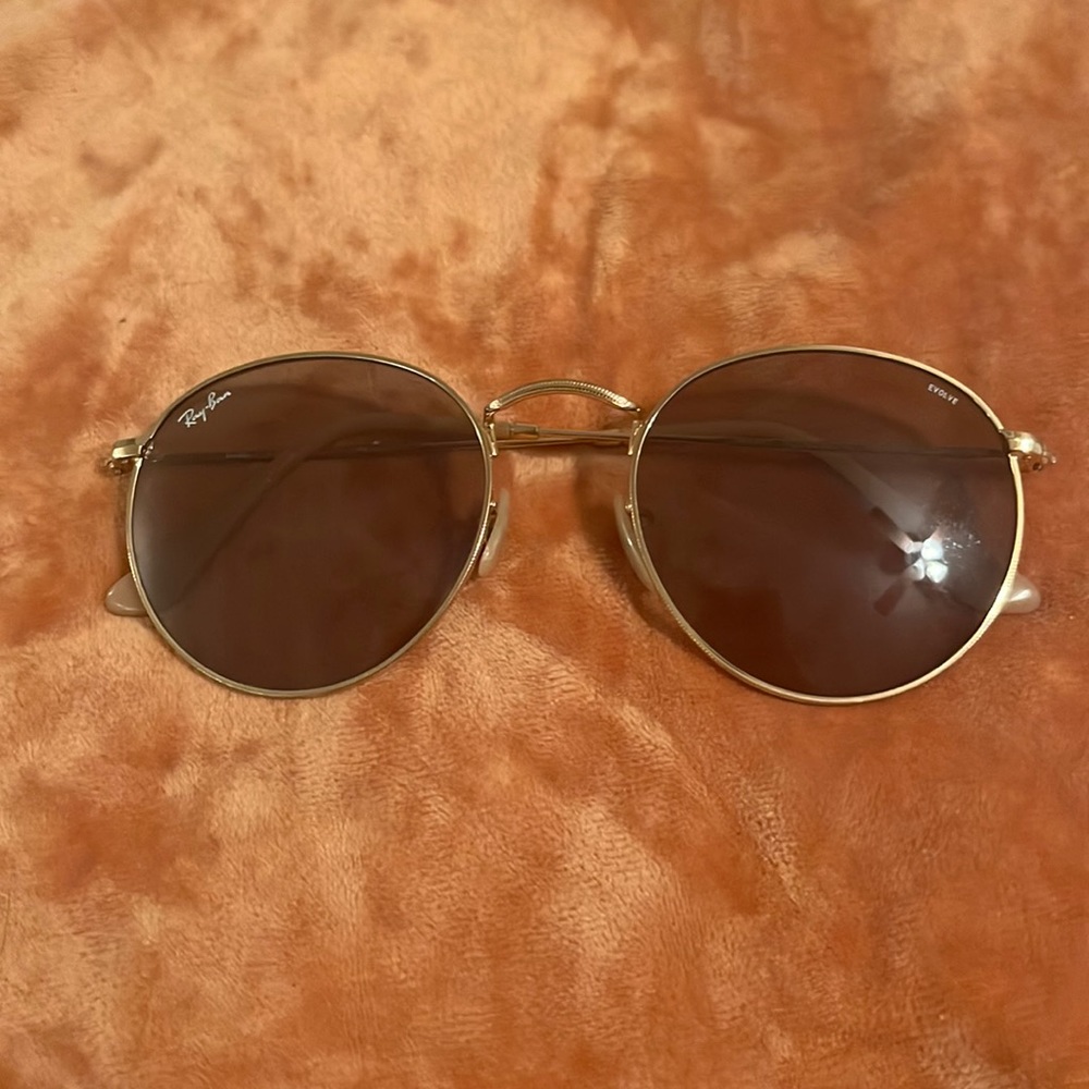 Ray-Ban Oval 1970 Sunnies With Gold Frame